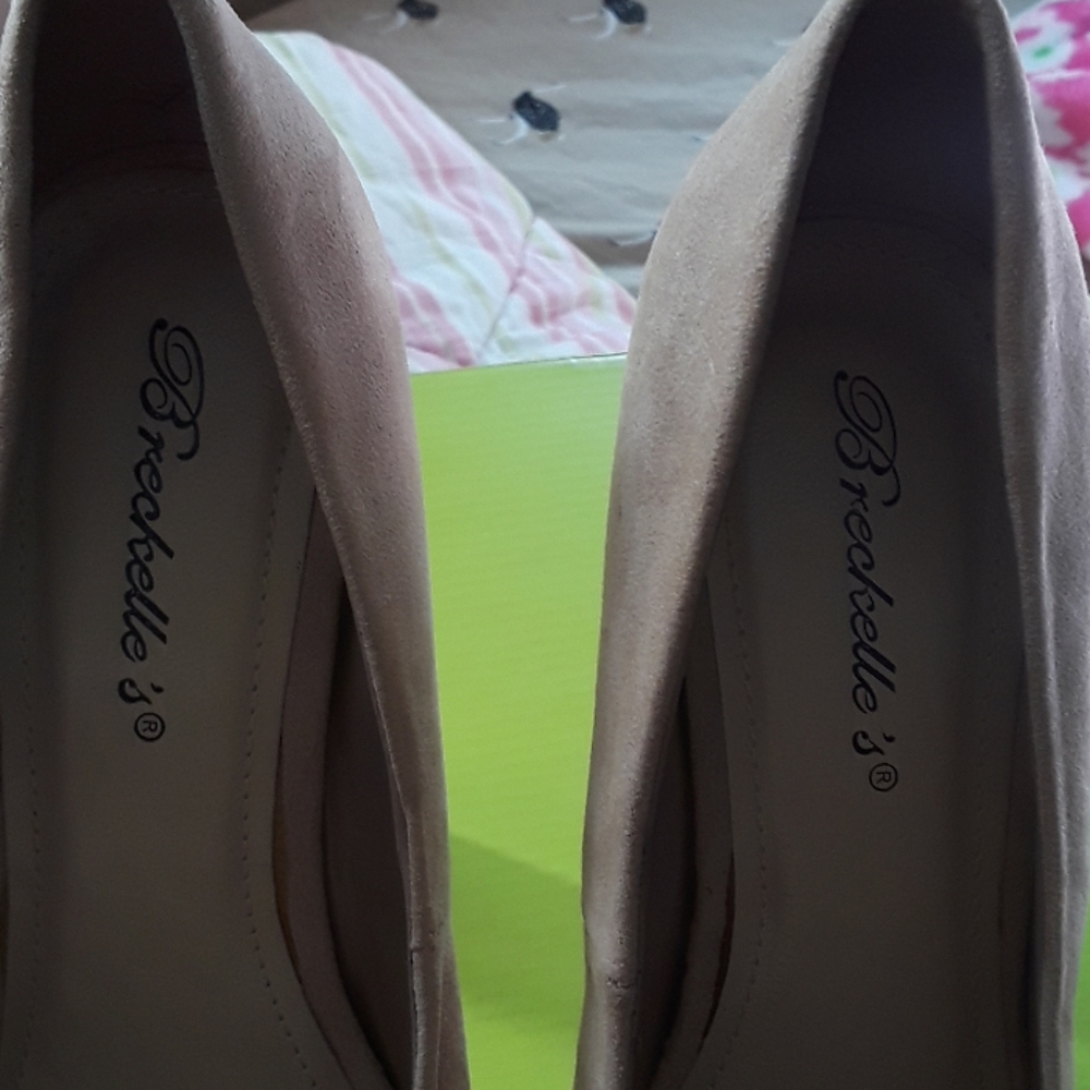 high heels - Picture 2 of 7